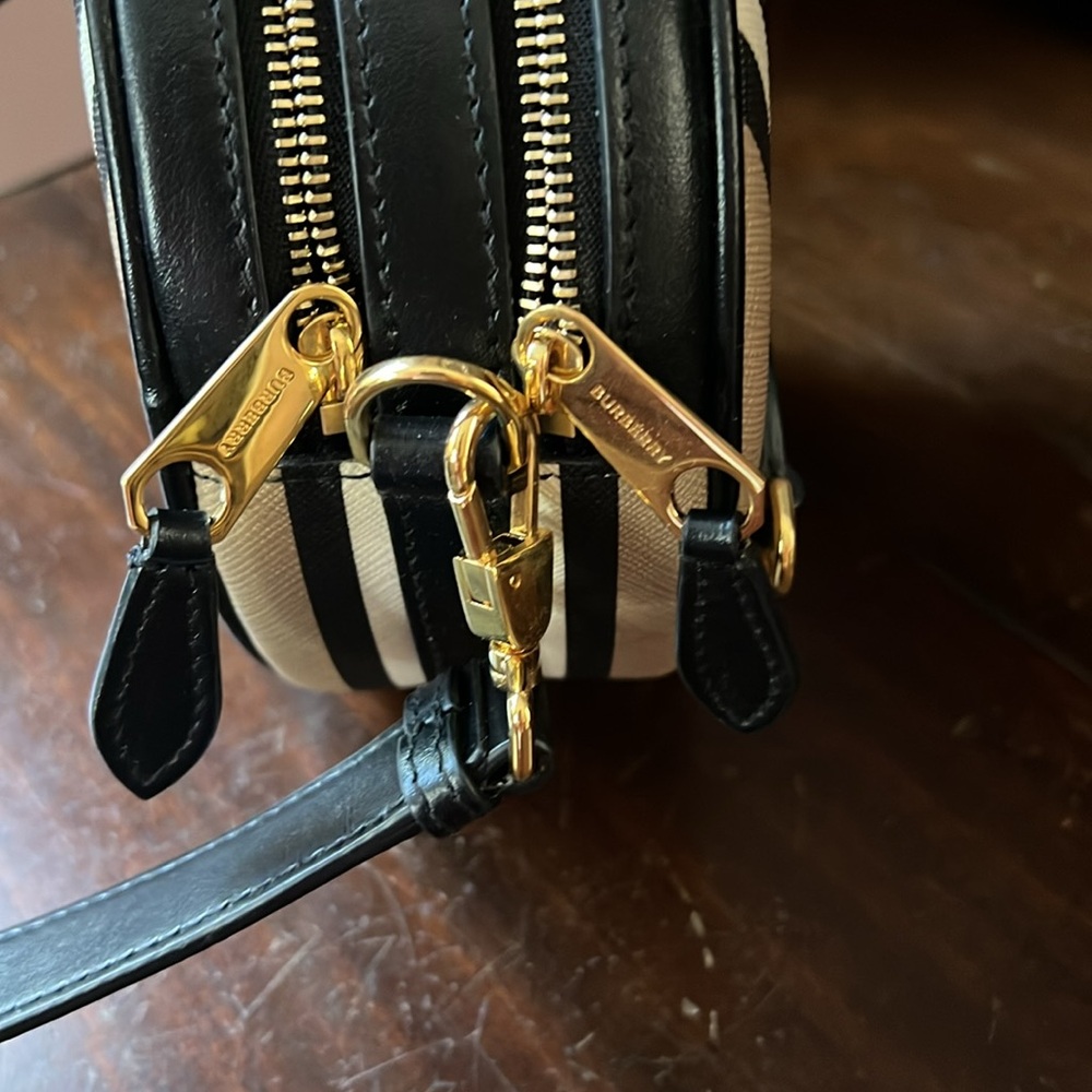 COPY - Burberry Canteen Crossbody Bag - Picture 5 of 6